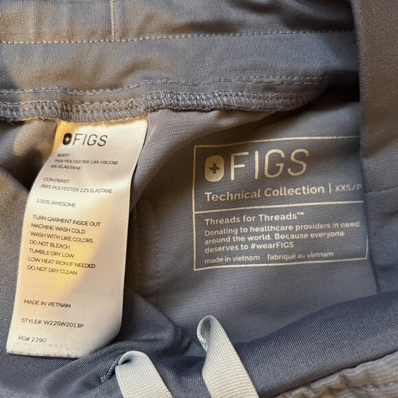 Figs Dusty Blue Scrub Set - Picture 4 of 5